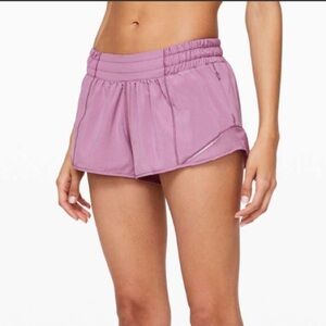 Lululemon Hotty Hot 2.5’’ short- purple